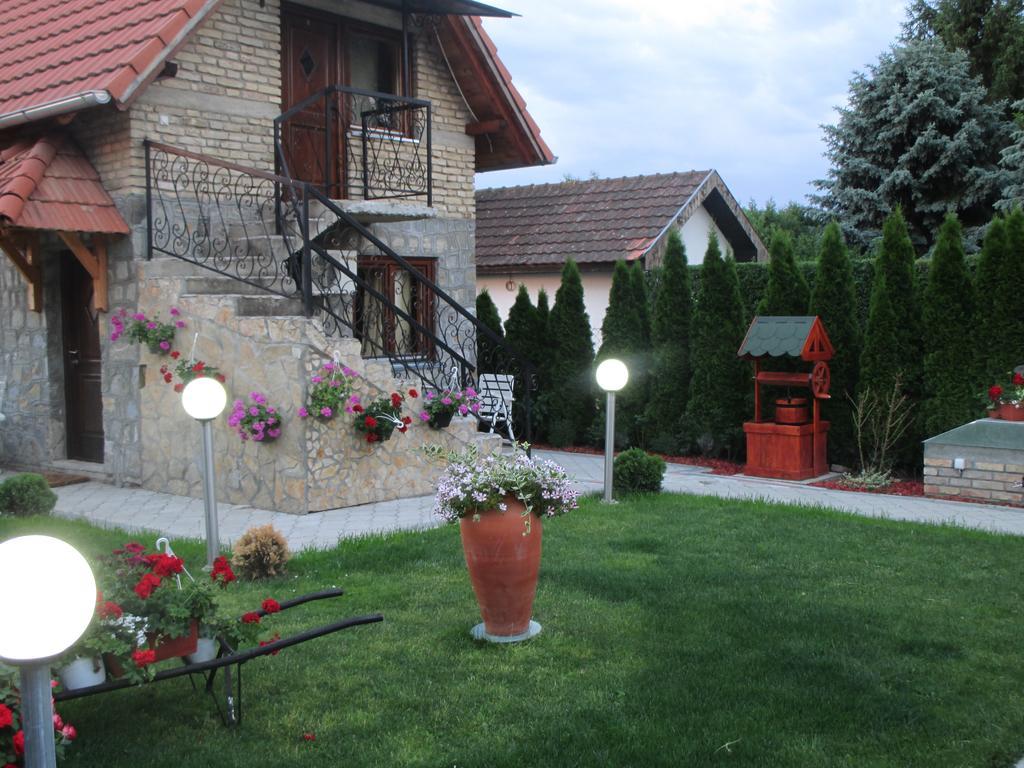 Vila Boska Palic Bed & Breakfast Exterior photo