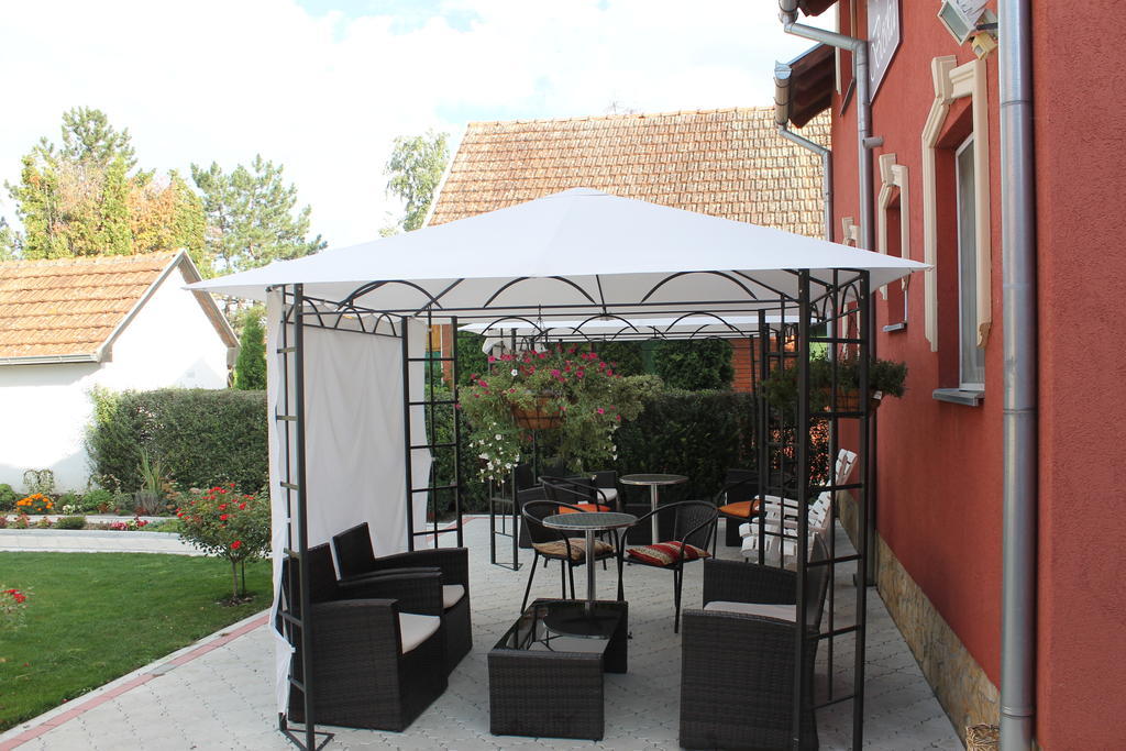 Vila Boska Palic Bed & Breakfast Exterior photo